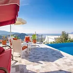 2 Bedroom With Private Pool וילה קלקן